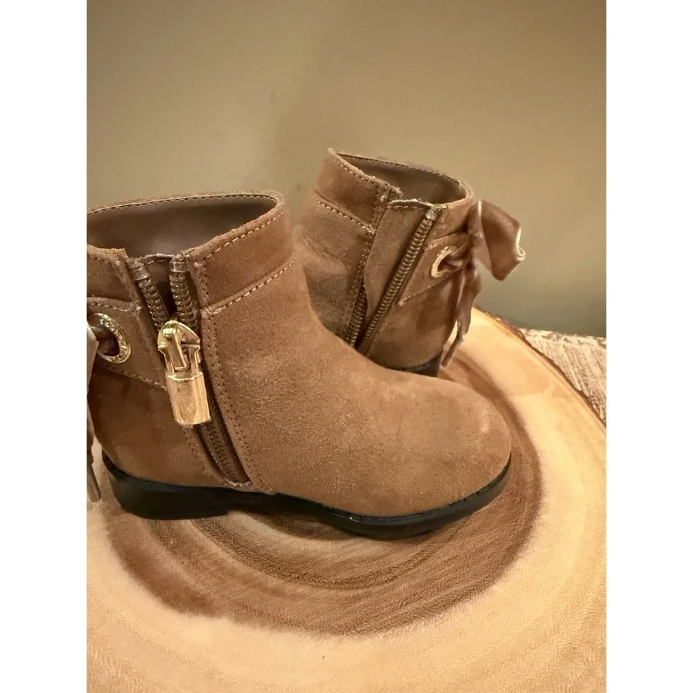MICHAEL‎ Michael Kors Emma Deb Bow Charm Bootie Baby Girl's 5 Caramel New